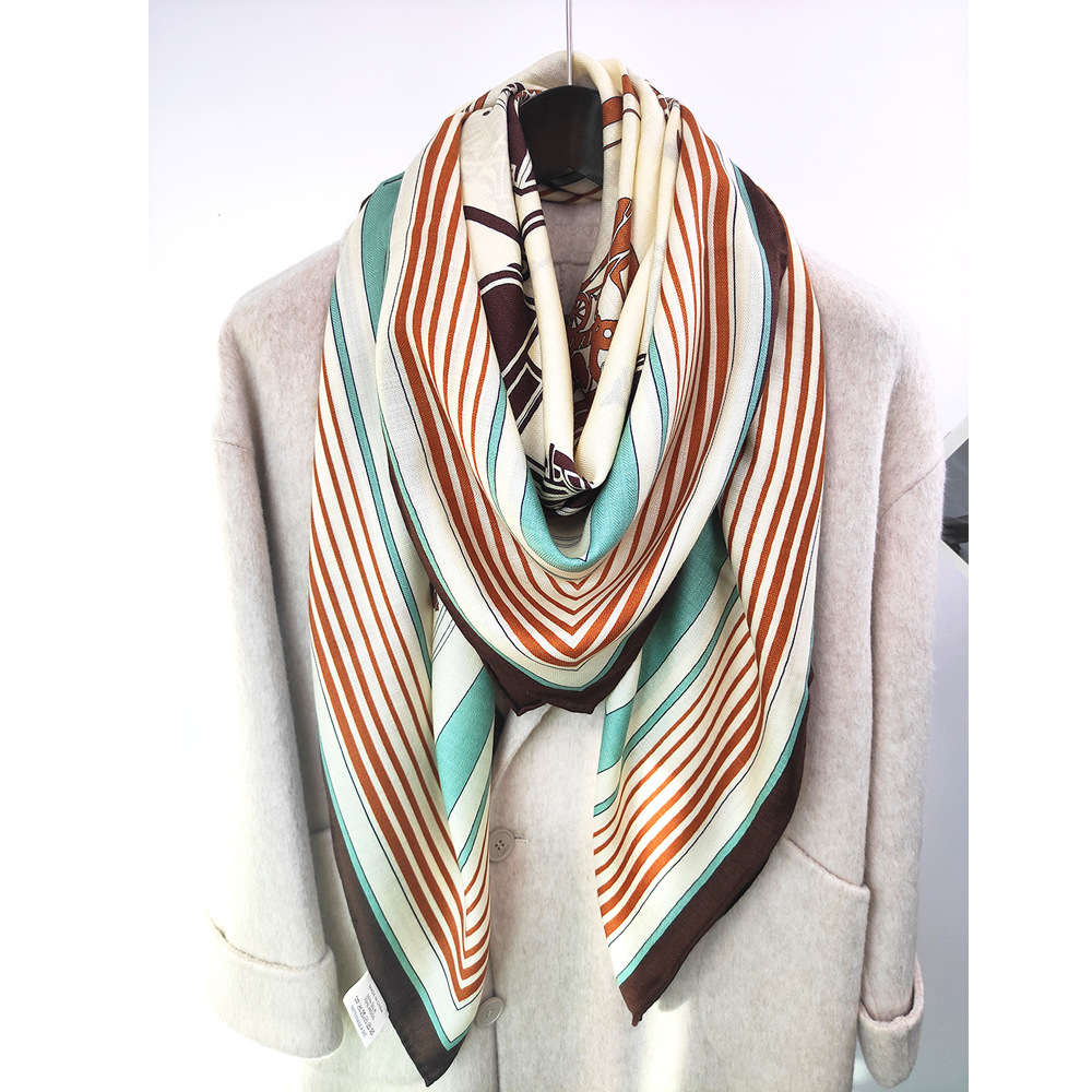 Sciarpa Invernale di Marca 135 - Winter Clothing Hong Kong recensione e prezzo